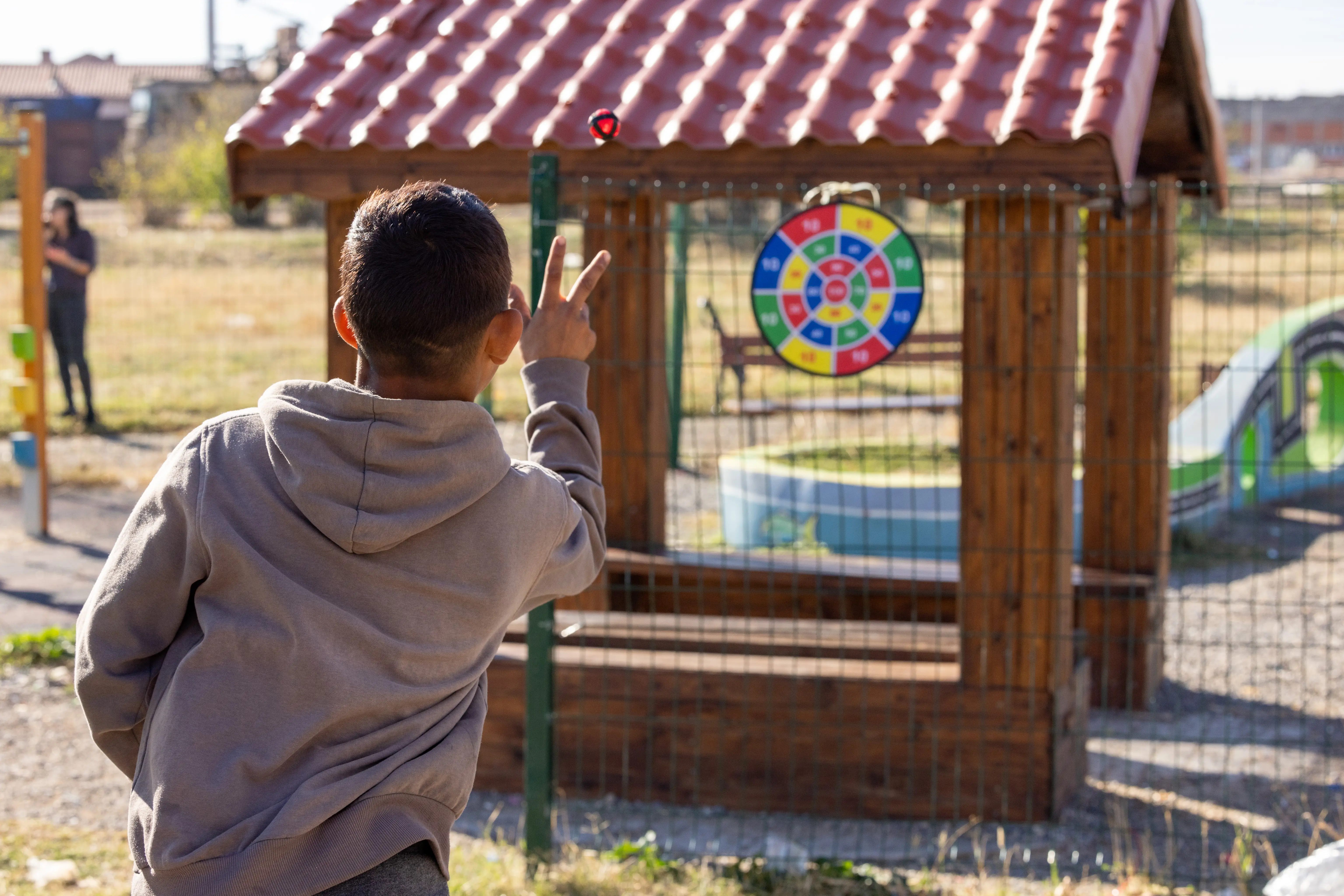 obras y juegos en la inauguración del Proyecto Centro Móvil Búlgaro